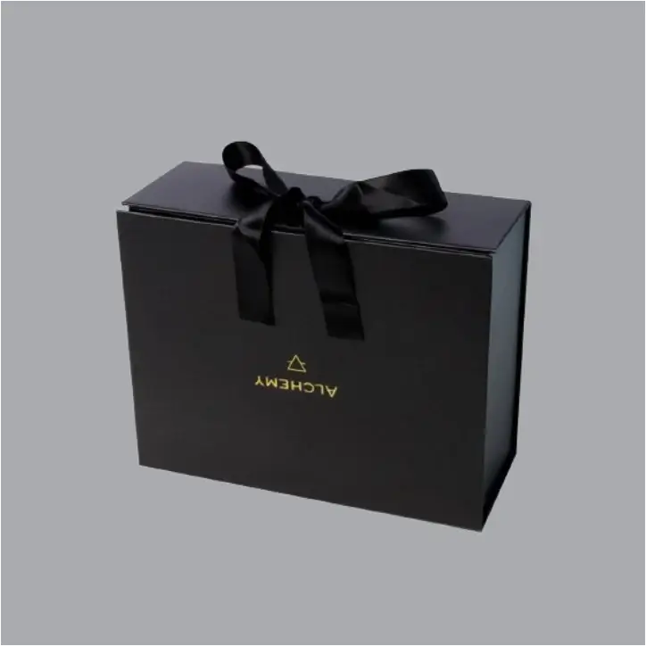 Rigid gift bag featuring a magnetic snap closure