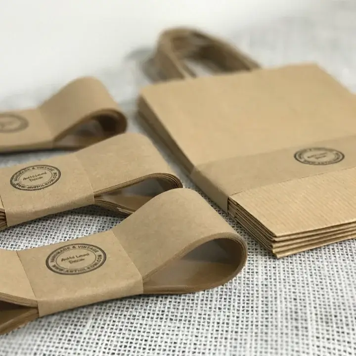 Sustainable sleeves made from eco-friendly kraft paper