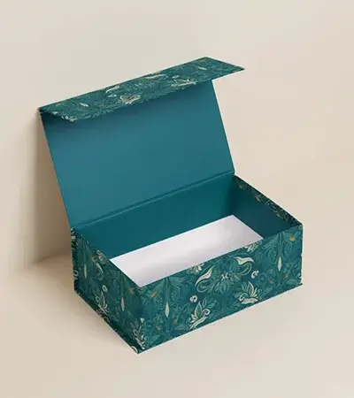 Sturdy rigid mailer box with secure closure